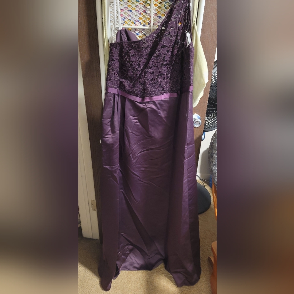 Elegant Purple One-Shoulder Gown